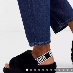 UGG Black Fluff Yeah Slides with Logo Strap
Size 9 preowned